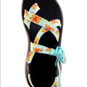 Chaco’s ~glow in the dark~